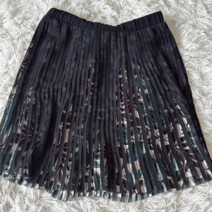 Lines Black Pleated Skirt